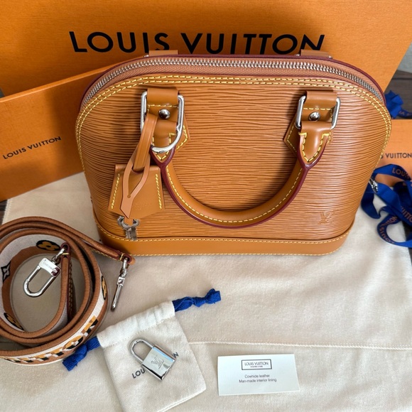 LOUIS VUITTON Epi Leather Alma BB on Strap - Picture 2 of 10